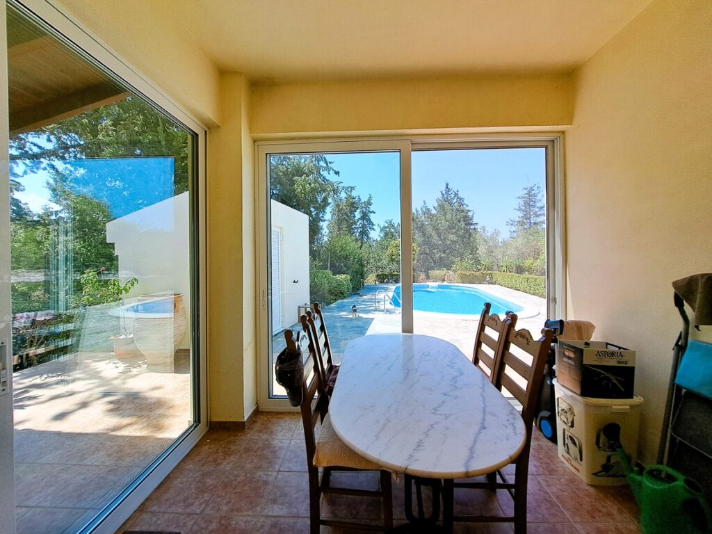 CHARMING VILLA WITH POOL FOR SALE IN GAVALOCHORI