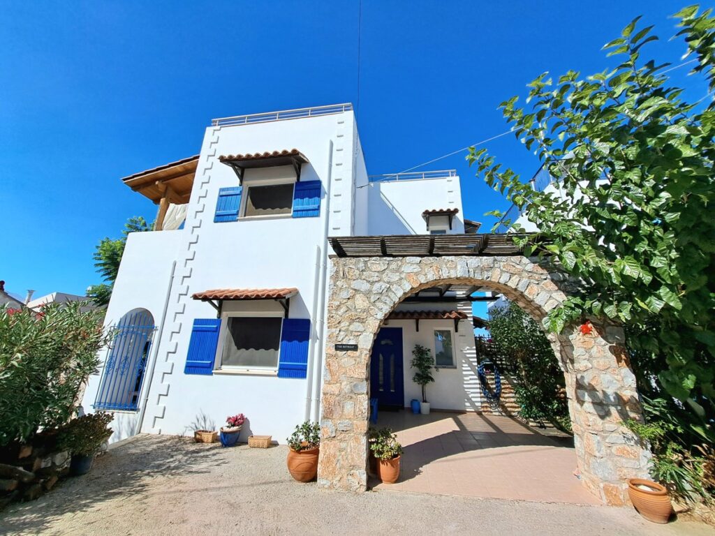 STUNNING RETREAT WITH SEA VIEW IN KEFALAS