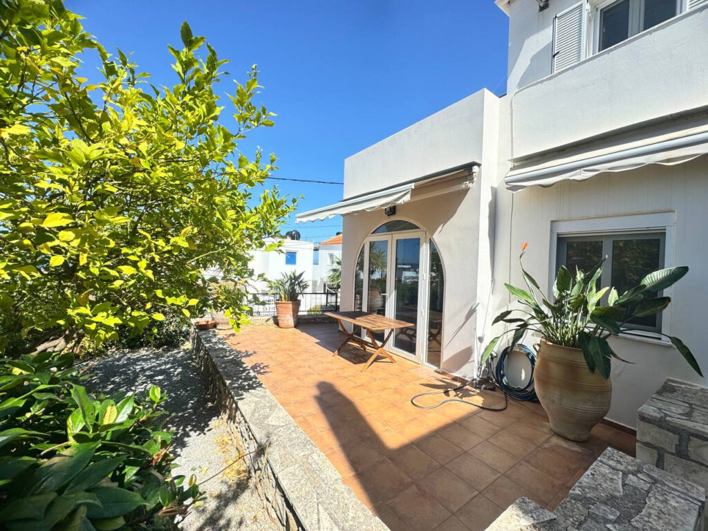 HOUSE WITH SEA VIEWS IN PLAKA