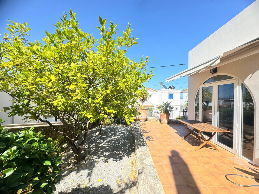 HOUSE WITH SEA VIEWS IN PLAKA