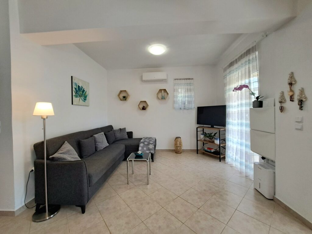 2 BEDROOM MAISONETTE IN PLAKA