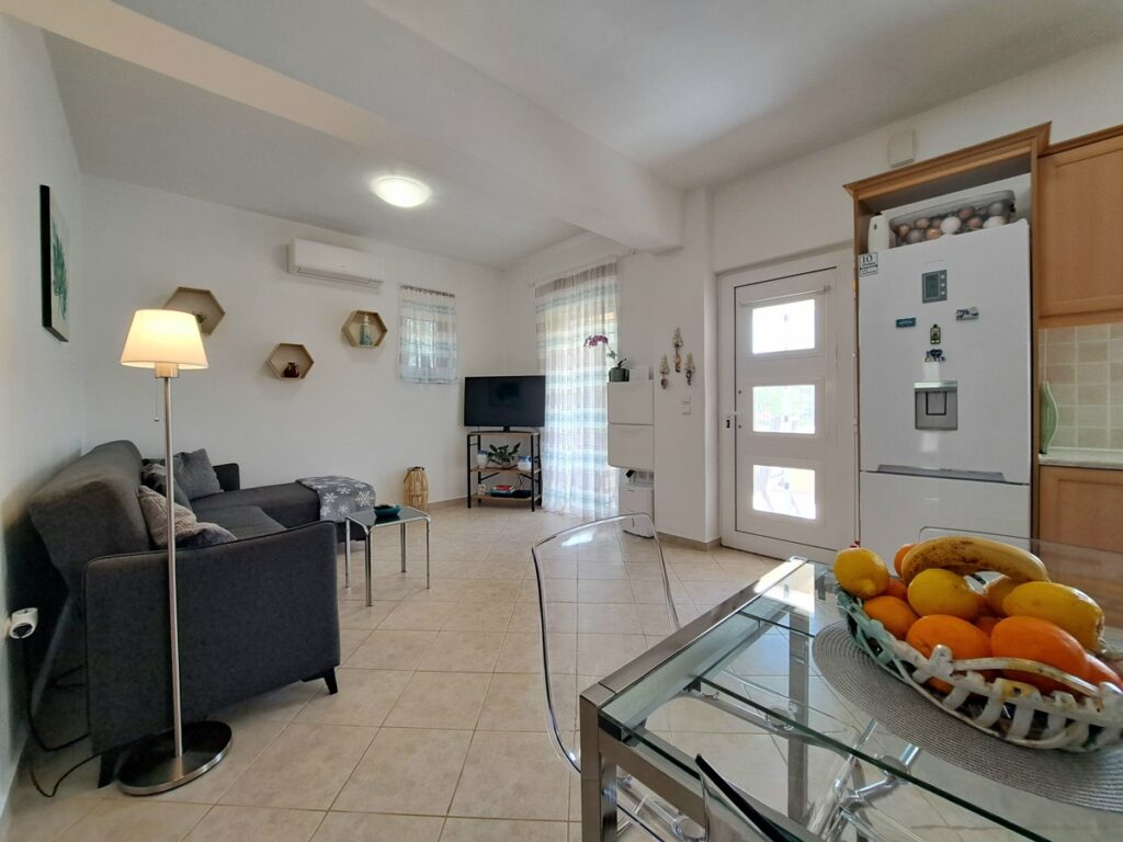 2 BEDROOM MAISONETTE IN PLAKA