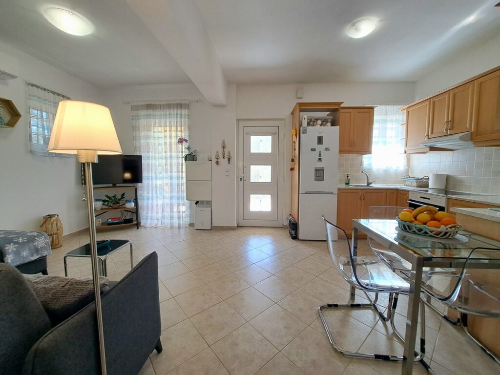 2 BEDROOM MAISONETTE IN PLAKA