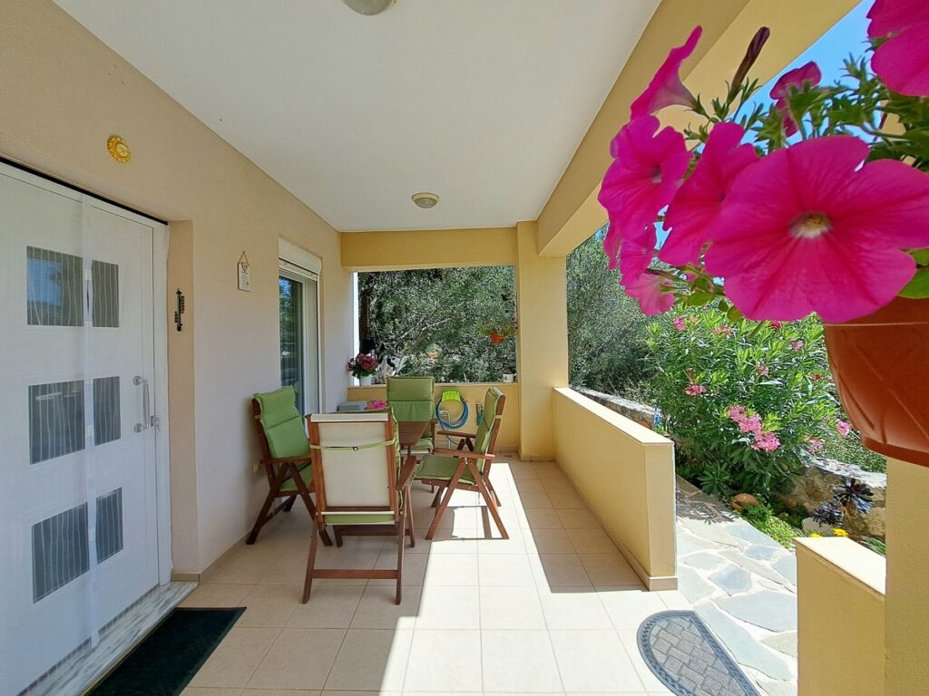 2 BEDROOM MAISONETTE IN PLAKA