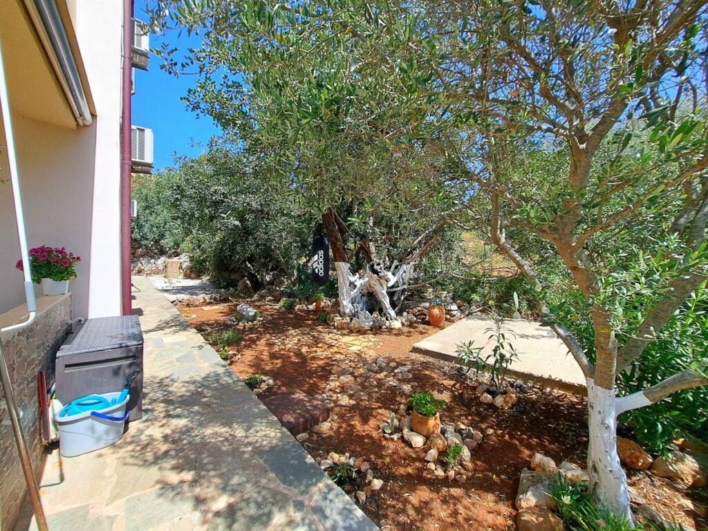 2 BEDROOM MAISONETTE IN PLAKA