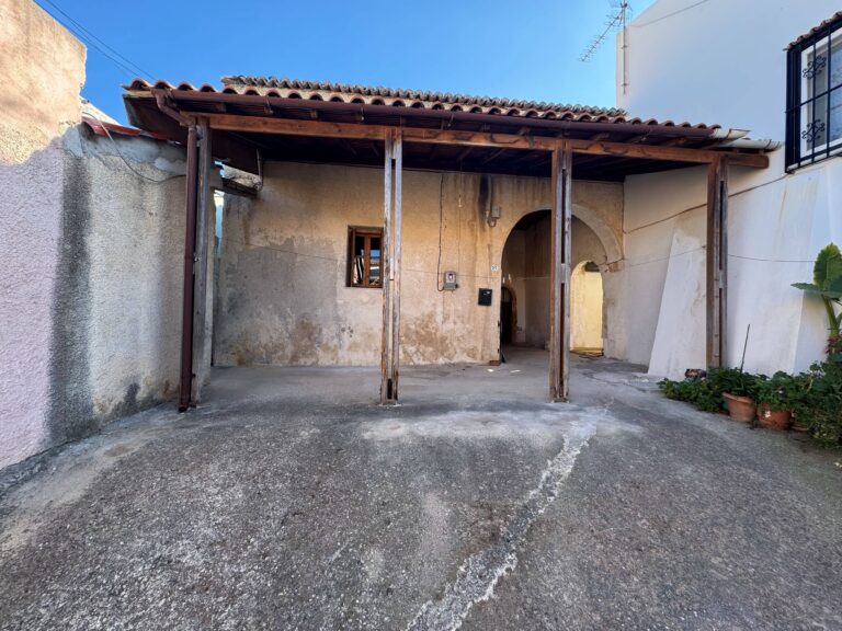 HOUSE FOR RESTORATION IN VAMVAKOPOULOS