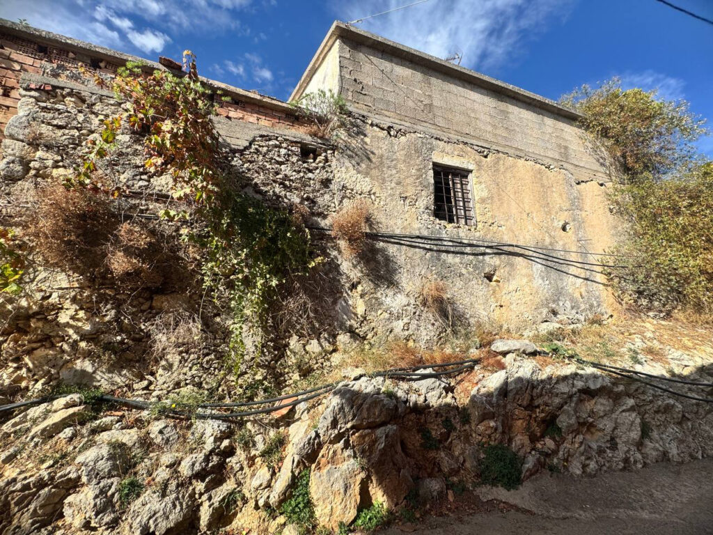 ΣΠΙΤΙ ΓΙΑ ΑΝΑΚΑΙΝΙΣΗ ΣΤΟ ΠΑΙΔΟΧΩΡΙ