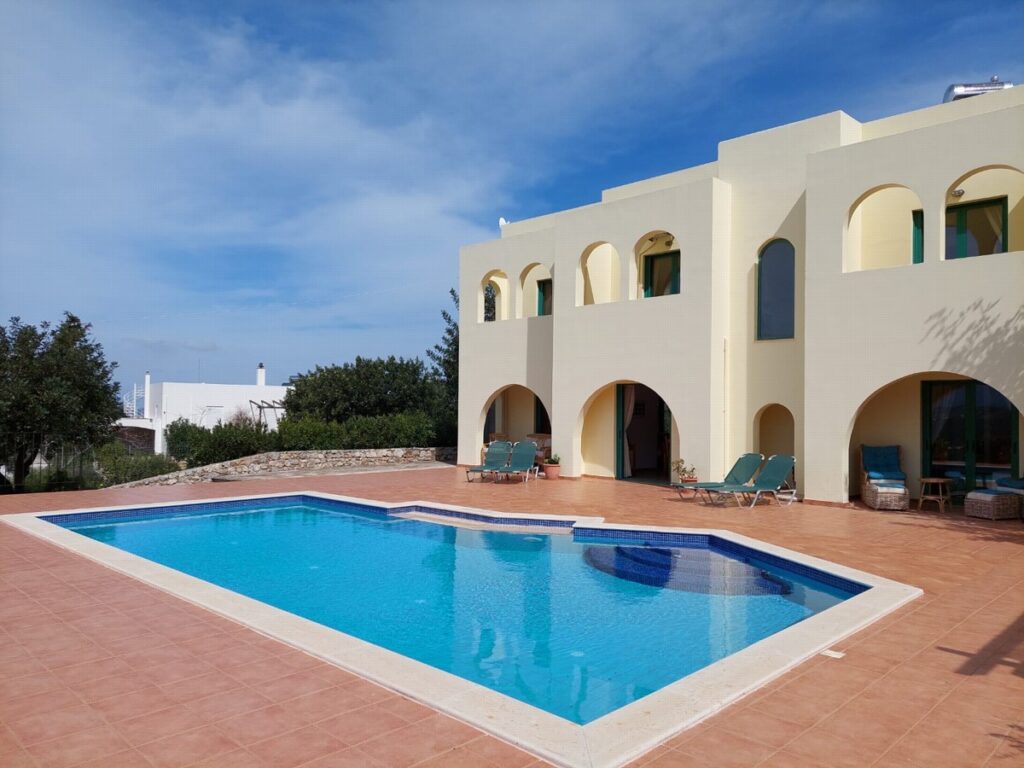 STUNNING DETACHED VILLA WITH POOL FOR SALE IN KAMBIA