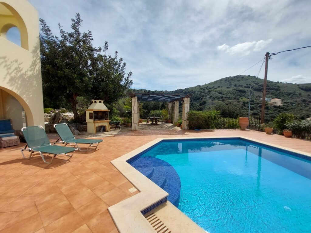 STUNNING DETACHED VILLA WITH POOL FOR SALE IN KAMBIA